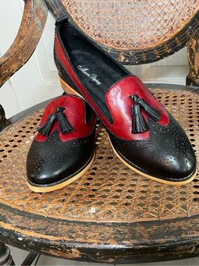 Tassel Loafers in Black and Red, Mona Flying size 10